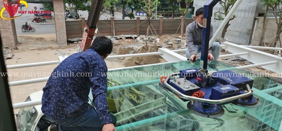 Chức năng vượt trội của máy nâng kính – Tăng hiệu suất công việc đáng kể!