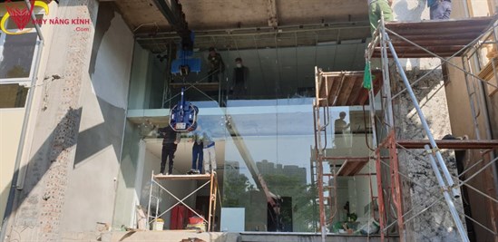 Nâng tầm công trình của bạn với Máy Nâng Kính chuyên nghiệp