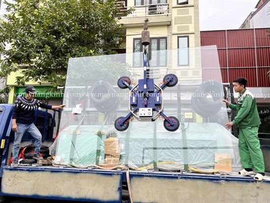 Máy Hít Kính đa năng giúp tăng tốc độ thi công Kính