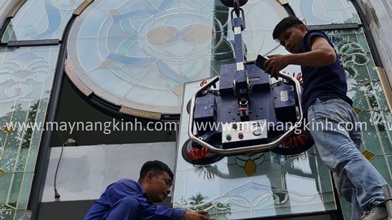 Thuê máy nâng kính chuyên nghiệp, hỗ trợ công việc của bạn dễ dàng hơn!