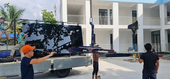 Máy nâng kính 500kg hàng Việt Nam xuất EU chất lượng cao